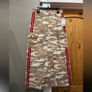 Scoops maxi cargo skirt NWT Size 0 Camo